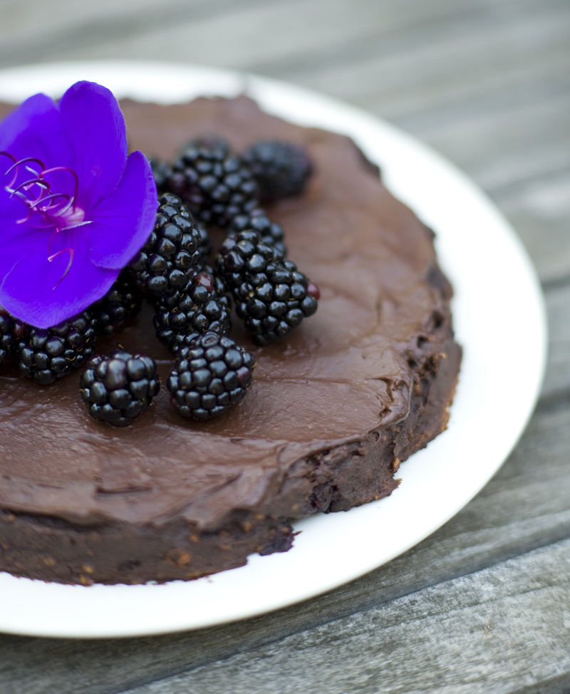 Blackberry_chocolate_cake