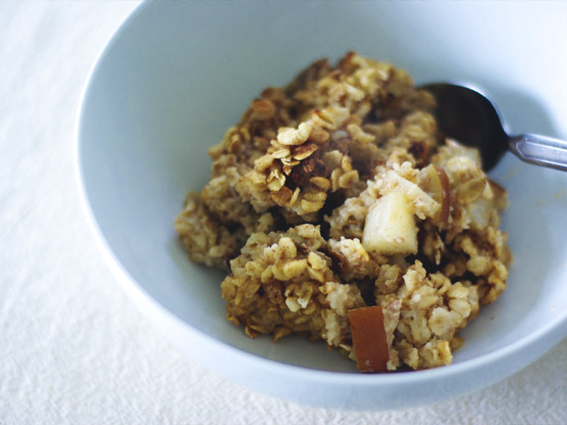 Baked Pear Oatmeal à la So Good & Tasty